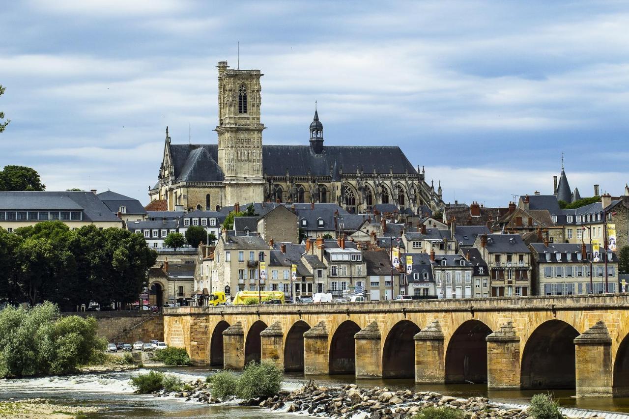 Sejour Tout Confort En Plein Coeur De Nevers, Studios Galet-Carbone Ou Terra Cotta エクステリア 写真